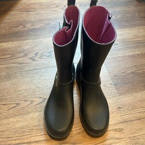 Women’s Basic Black Rubber Rain Boots Buckles Pink Lining Size 9